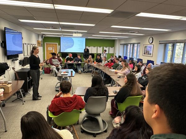 Dr Fraga presenting to a group of students