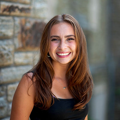 Charlotte Case headshot