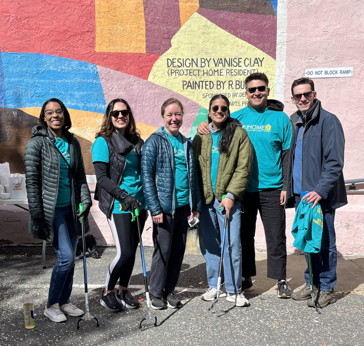 Loyola alumni from the Philadelphia Network pose for a picture