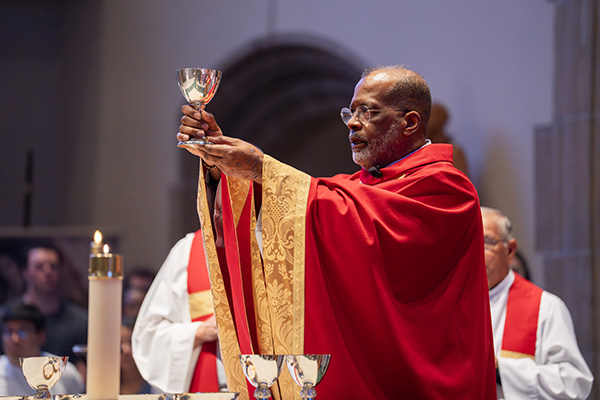 Priest consecrating the wine at Mass of the Holy Spirit 2024