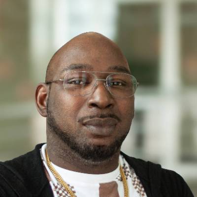 headshot of Eric Holley