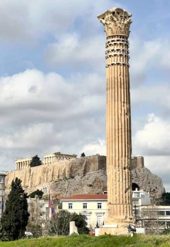 A pilar in the forefront of the Athenian acropolis