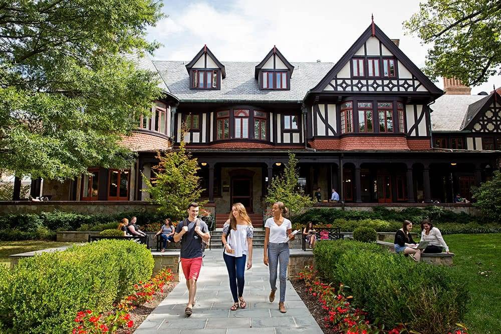Loyola University Maryland Students walking on campus
