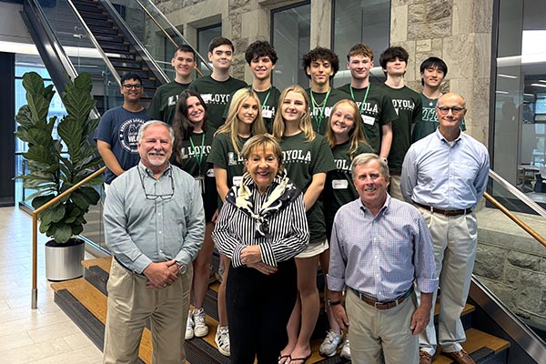 Students stand with Sellinger Dean, Mary Ann Scully