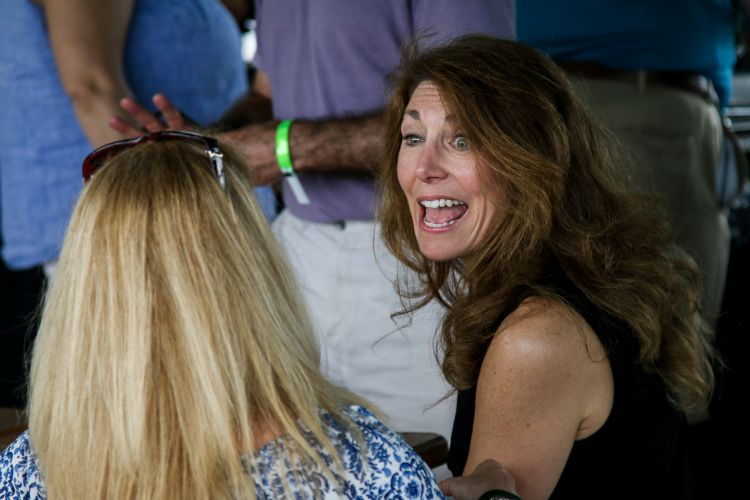 Two Loyola alumni talk and smile at a Loyola tailgate